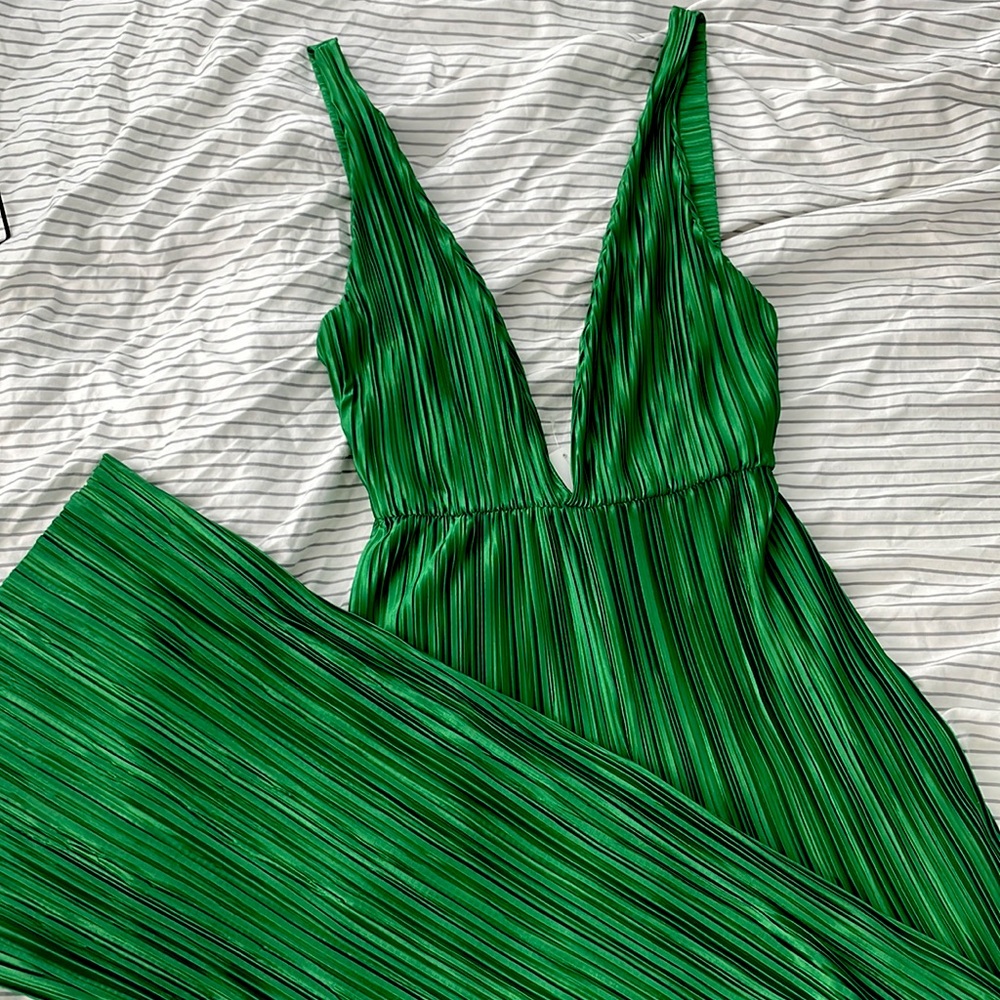 green romper 💚